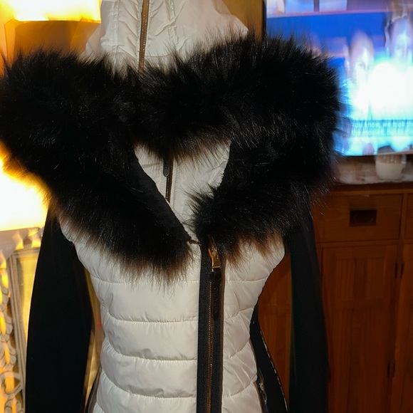 NWT Calvin Klein white performance winter puffer coat with faux fur hood size S - Picture 1 of 13